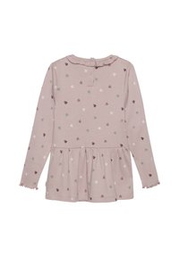 Langermet topp i myk rosa stoff med rynket hals, med et spredt hjerte mønster i burgunder, grønn og hvit, samt en peplum-design.