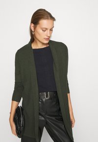 s.Oliver Langarmshirt - black