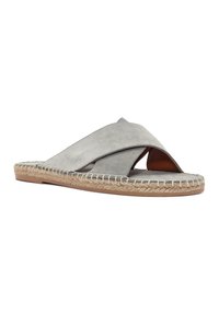 Sandalo slip-on in suede grigio con cinturini incrociati, dettagli in juta lungo la suola e una suola piatta in gomma resistente.