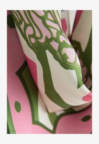 Atlasīts, green pink it's a matcha