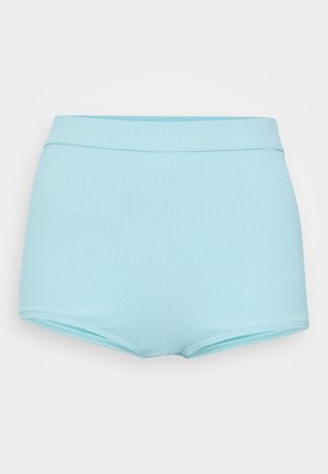 Helle blaue gerippte Shorts mit einem nahtlosen Bündchen und figurnahen Schnitt. Hergestellt aus weichem, elastischem Material für Komfort und Bewegungsfreiheit.