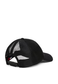 Sort kasket med en solid front og netbag. Den har en buet skygge og justerbar snapback lukning. Tekstureret stof med åndbart design.