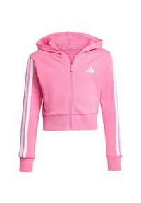 Chaqueta con cremallera de color rosa claro, hecha de un tejido suave, con rayas blancas a lo largo de las mangas y un pequeño logo blanco en el lado izquierdo del pecho. Diseño con capucha.