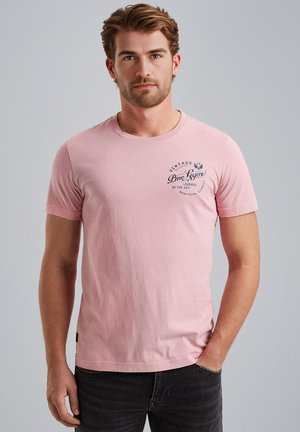 Rosa Baumwoll-T-Shirt mit kurzen Ärmeln, einem runden Halsausschnitt und einem blauen Grafikdruck mit "Pme Legend" auf der Brust.