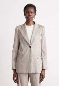 Grau gestreifter Blazer aus strukturiertem Stoff, mit Reverskragen, einem Knopfverschluss und zwei Fronttaschen.