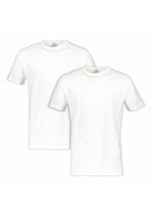 Zwei schlichte weiße T-Shirts mit kurzen Ärmeln und Rundhalsausschnitt, eines leicht hinter dem anderen, auf weißem Hintergrund dargestellt.