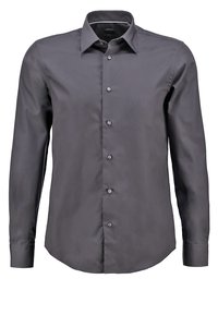 Chemise gris foncé à manches longues avec col pointu et boutons visibles sur le devant, présentée sur fond blanc.