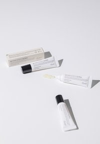 Benton HONEST LIP BALM - Läppbalsam