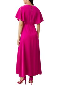 comma MIT DRAPIERUNG UND BEINSCHLITZ - Robe longue - fuchsia