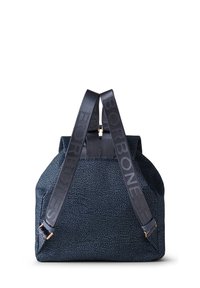 Zaino in tessuto navy strutturato con ampie spalline brandizzate e forma rigida. Include dettagli in metallo dorato e particolari in tessuto.