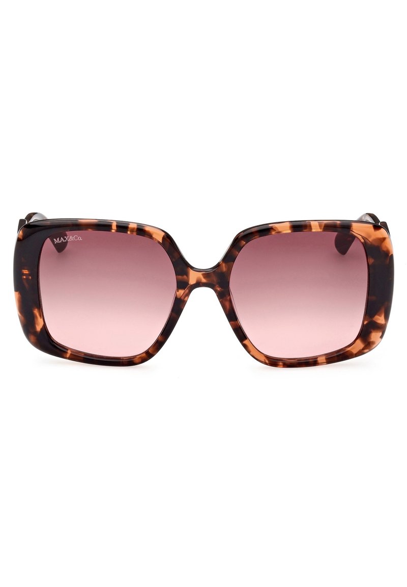 Occhiali da sole tartarugati con montatura quadrata oversize, lenti rosa sfumate e accenti distintivi sulle tempie. Presenta il logo del marchio.