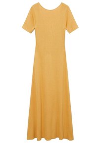 Robe jaune longue en tissu texturé, avec des manches courtes et un col rond. Silhouette évasée qui descend jusqu'au sol.