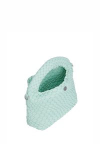 Vævet mintgrøn taske med en rund top, der har en tekstureret overflade og trykknaplukning, og som fremviser et let og fleksibelt design.