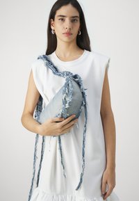 Custommade JOAN - Rochie din jerseu - bright white
