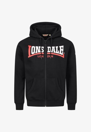 Sort zip-up hoodie lavet af et blødt stof, med et iøjnefaldende hvidt og rødt "Lonsdale London" grafik, har to forlommer og hætte med snore.