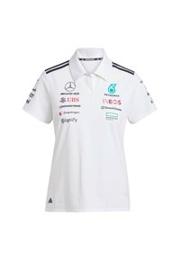Hvid polo shirt med korte ærmer, tre-knap krave, med sorte striber, forskellige sponsorlogoer og et Adidas-logo i kanten.