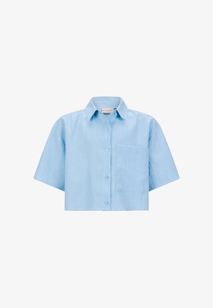 Lichtblauw cropped shirt met korte mouwen, knopen aan de voorkant, een puntige kraag en een borstzak aan de linkerkant.
