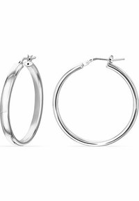 Orecchini a cerchio in argento con finitura lucida, caratterizzati da un design semplice e una chiusura sicura; di dimensioni medie e di forma circolare.