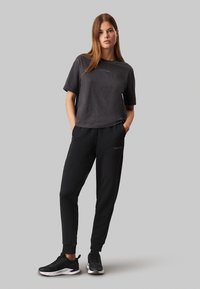 Calvin Klein Performance T-Shirt sport - charcoal