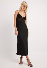 NA-KD Aukštakulniai sandalai - black