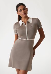 Guess FIT AND FLARE MINI  - Dnevna haljina - lichtbruin