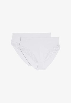 Witte katoenen slipjes met kant langs de taille en pootopeningen, met een zachte textuur en een klassiek model, verkochte in een verpakking van twee.