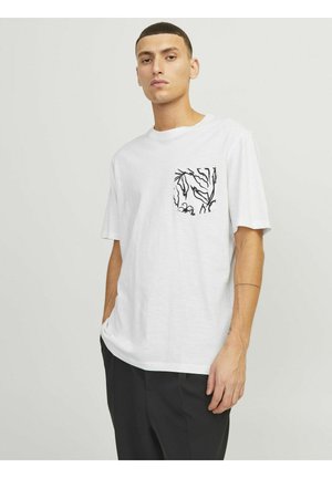 Hvid kortærmet t-shirt lavet af letvægtsstof med en sort blomstret lomme på venstre bryst.