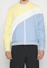 adidas Originals Giacca sportiva - yellow