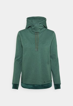Zielona bluza z kapturem i sznurkami, długie rękawy, wytłaczane logo z przodu oraz nieco ciemniejsza lamówka i mankiety.