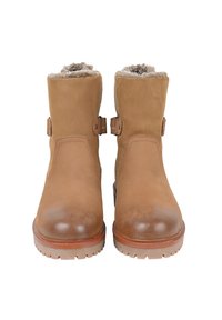 Beżowe botki z gładkiej skóry, z futrzanymi wykończeniami przy kostkach, zaokrąglonym noskiem i dwoma regulowanymi klamrami po bokach.