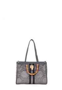Borsa a mano in tessuto grigio con motivo floreale in rilievo, manico in bambù, finiture dorate e due lunghe cinghie per la spalla.