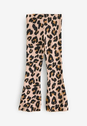 Leggingi s širokimi hlačnicami z leopardjim vzorcem, z lahkornorozasto podlago in črnimi ter rjavimi pikami, narejeni iz raztegljivega materiala z teksturirano površino.