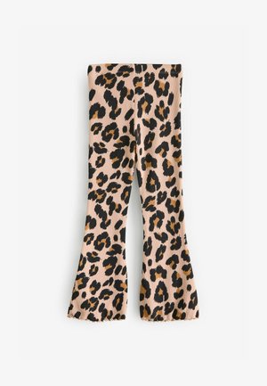 Leggings a zampa d'elefante con stampa leopardata, caratterizzati da una base rosa chiaro con macchie nere e marroni, realizzati in tessuto elasticizzato con una finitura testurizzata.
