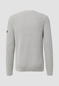 Grauer Strickpullover mit langen Ärmeln, geripptem Kragen und Bündchen, aus strukturiertem Material. Keine sichtbaren Marken auf der Rückseite.