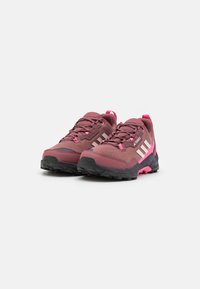 Adidas Terrex Túracipők - quiet crimson/putty mauve/pink fusion