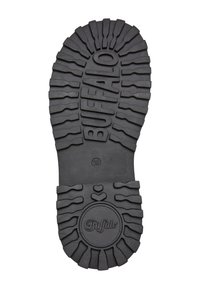 Schwarze Gummi-Außensohle mit tiefen Rillen für Traktion, mit dem eingravierten Markennamen "Buffalo" und der Schuhgröße "38" im Design.
