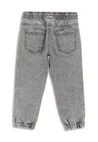 Szare dżinsowe spodnie dresowe z elastycznym pasem, marszczonymi mankietami i dwoma tylnymi kieszeniami. Miękka tekstura i wyblakłe wykończenie.