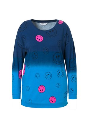 Sudadera de manga larga en azul degradado con patrones de caras sonrientes en rosa y negro, cuello redondo y textura de tela suave.