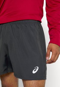 ASICS CORE SHORT - Pantalón corto de deporte - graphite grey