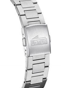 Pulsera de reloj de acero inoxidable con acabado cepillado, con un diseño de eslabones cuadrados y un cierre rectangular grabado con "LOTUS."