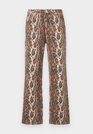 Leopardo rašto džinsai siauru kirpimu, rudos, juodos ir smėlio spalvų. Klasikinio stiliaus penkių kišenių dizainas su metalinėmis detalėmis.