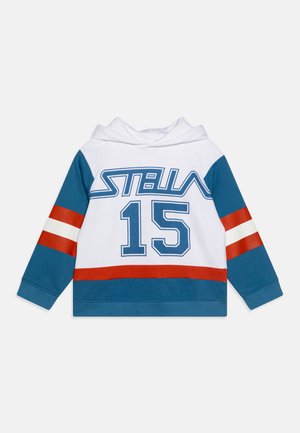 Sweatshirt com capuz, apresentando um corpo branco com mangas em teal, listras vermelhas e brancas, e texto gráfico azul com a inscrição "STELLA 15." Material em mistura de algodão.