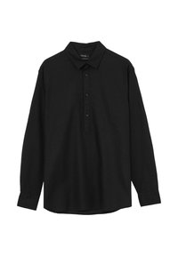 Chemise noire à manches longues en tissu doux, avec un col, fermeture à boutons et poignets simples, d'une coupe décontractée.