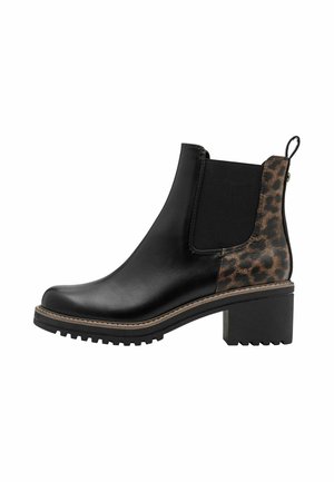Sort ankelstøvle med chunky hæl og elastisk sidepanel, med leopardprintdetalje på hælen og bageste trækstrop.