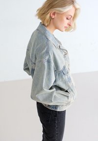 Levi's® 90S TRUCKER - Veste en jean - where's the tint trucker