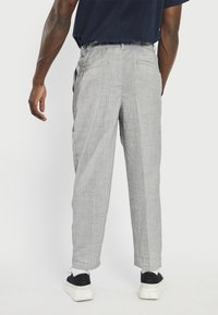 Redefined Rebel Pantaloni - mottled light grey