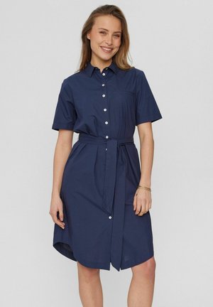 Marineblå skjortekjole i bomuld med korte ærmer, knaplukning foran, en brystlomme og en knyttet talje for en tætsiddende pasform.