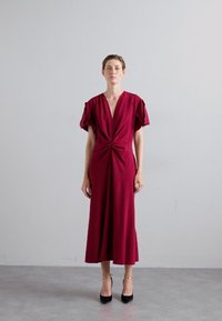 Victoria Beckham GATHERED NECK MIDI DRESS - Kokteiļkleita/ballīšu kleita - oxblood