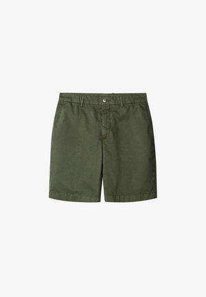 Pantalones cortos de algodón verdes con cierre de botón, con frente plano, bolsillos laterales y dobladillo recto. Textura suave con detalles de costura mínimos.