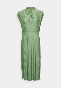 Grünes plissiertes Kleid mit hohem Ausschnitt, Kordelzug und elastischem Taillenbund. Glatte Textur, knielang und minimalistisches Design.